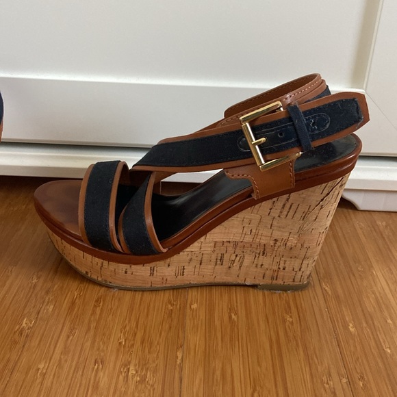 Tommy Hilfiger Navy strappy sandals with platform cork wedge. Size 7 - Picture 4 of 7